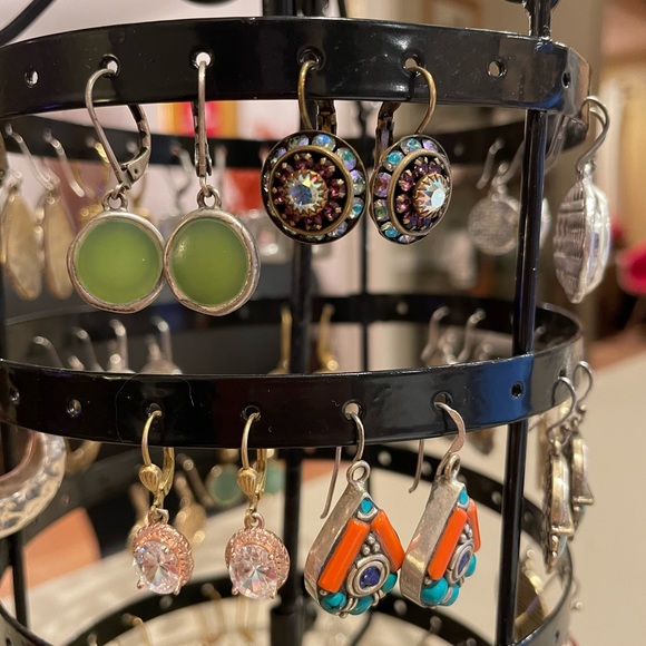 Assorted jewelry both costume both costume and real. - Picture 12 of 16